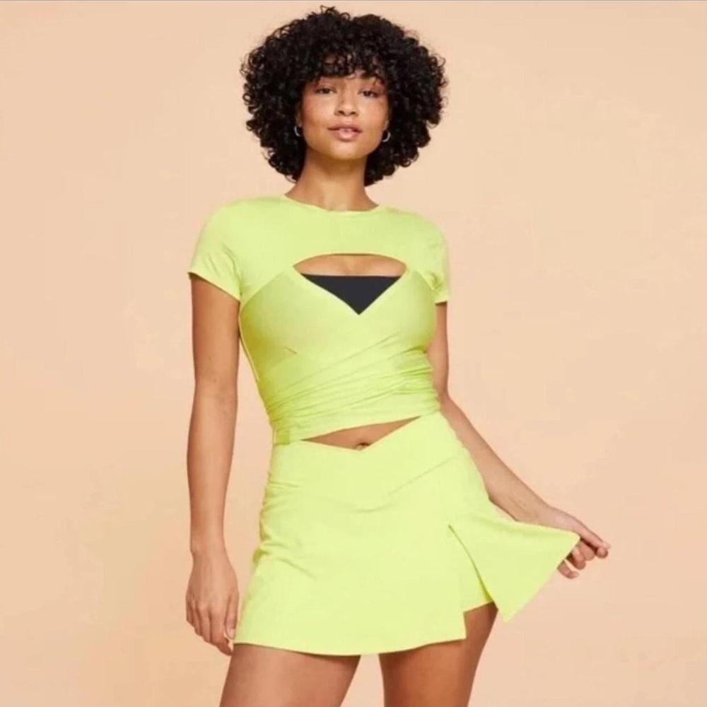 Blogilates Women's Reversible Bow Back Short Sleeve Top Limeaid Green